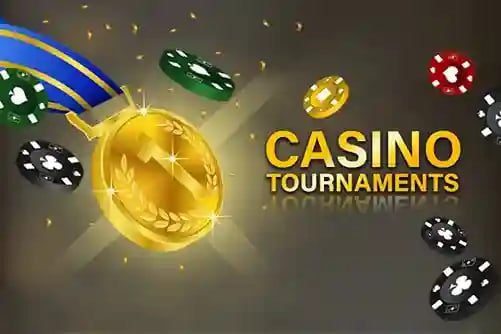 Pengguna tersenyum saat menerima bantuan live chat cepat melalui telepon pintar di giga333